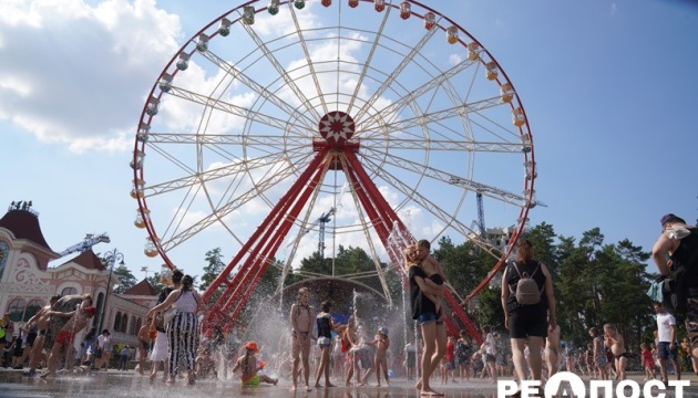 В Харькове «Экватор лета» собрал тысячи участников на водные аттракционы