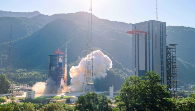 Китай запустив чергову партію супутників