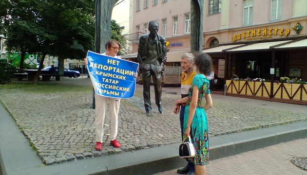 У Москві пройшли одиночні пікети на підтримку кримських татар