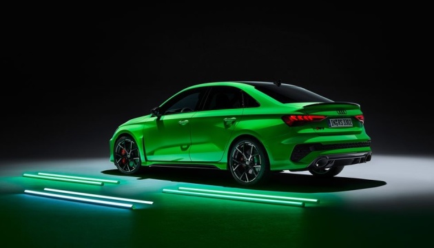 Audi представила седан - потужність понад 400 кінських сил