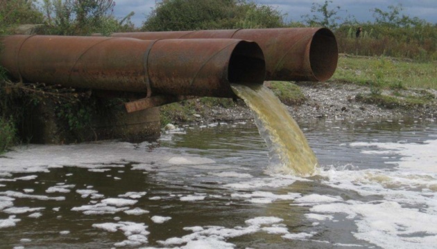 На окупованій Луганщині спостерігається гострий дефіцит питної води На окупованій Луганщині спостерігається гострий дефіцит питної води