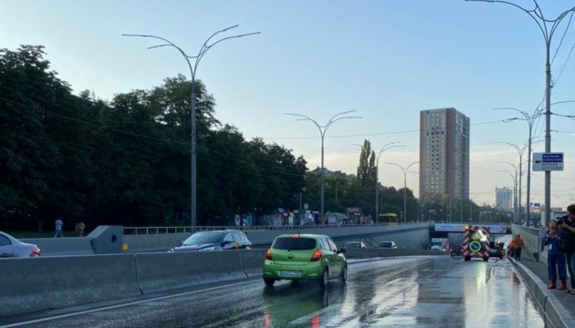 У Києві відновили рух тунелем на вулиці Теліги