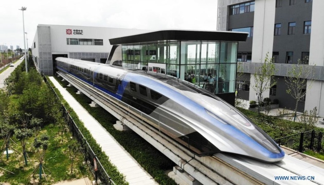 У Китаї створили потяг на магнітній подушці, що розганяється до 600 км/год