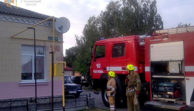 На Полтавщині рятувальники підключили електрику до складу із вакцинами