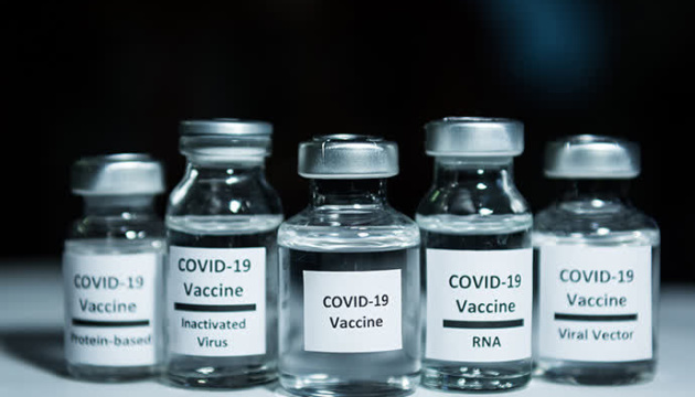 Таїланд розробляє три COVID-вакцини, одна - з листя тютюну