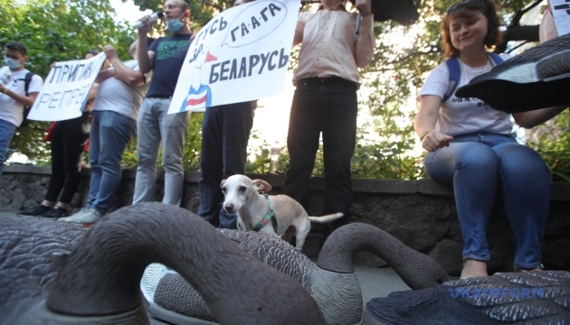 У Києві проходить акція проти переслідування у Білорусі правозахисників та медійників