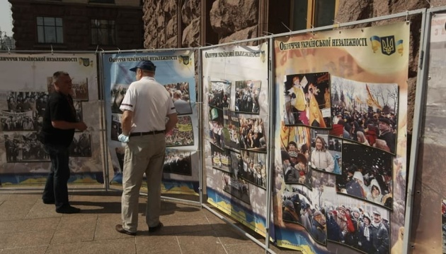 «Обличчя української незалежності»: у Києві відкрили виставку до річниці підняття прапора