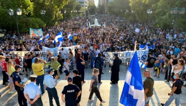 В Греции полиция снова разогнала акцию протеста против COVID-вакцинации