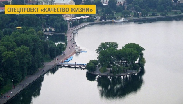 В Тернополе озеро очистили искусственно заселенные водоросли В Тернополе озеро очистили искусственно заселенные водоросли