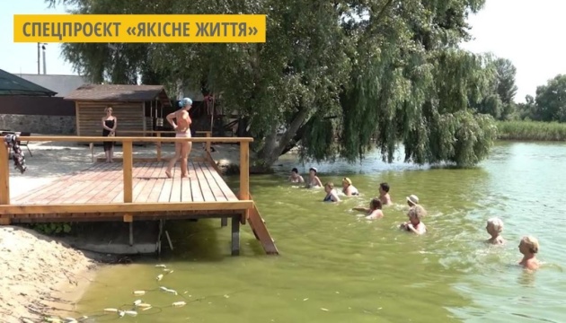 Як розважаються люди поважного віку: на Черкащині діє літній табір для пенсіонерів