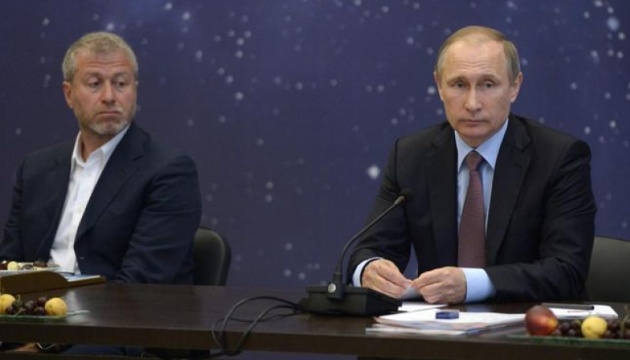 Чотири російських мільярдери судяться у Лондоні через книгу про Путіна