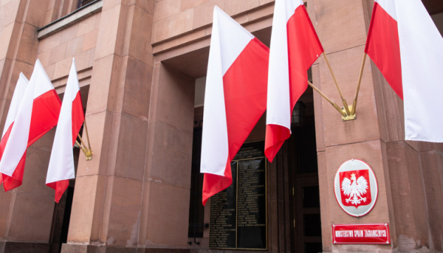 Polskie MSZ nie planuje anulowania skandalicznego przetargu na usługi wizowe dla Ukraińców