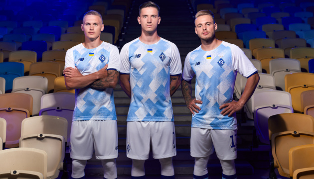 El Dynamo presenta su nuevo uniforme para la temporada 2021/2022