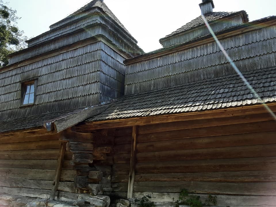 Прикарпатське село-курорт Черче: життя на цілющих водах з церквою та співанками ФОТО