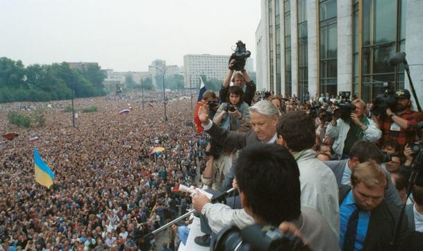 20 серпня Єльцин виступав із балкону Білого дому