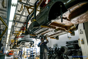 Світове автовиробництво торік зросло на 4%