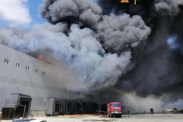 Крупный пожар на складах под Одессой: тушение осложняет ветер