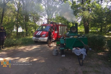 У Бердянську знеструмлені дві дитячі оздоровниці, їжу готують на польовій кухні