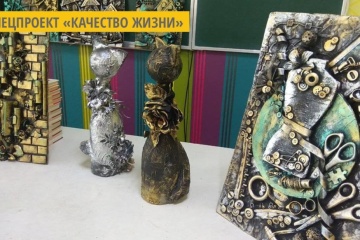 Материалы, которые жалко выбросить: волынская мастерица создает картины из вторсырья