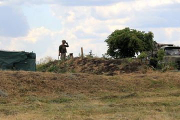 Ocupantes disparan contra las posiciones de las Fuerzas Armadas cerca de Novoluganske y Pivdenne