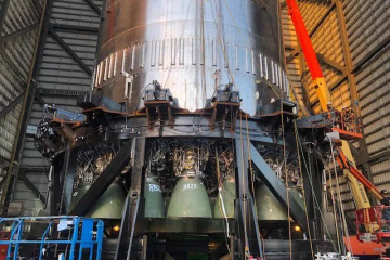 SpaceX установила 29 двигателей на гигантскую ракету Super Heavy