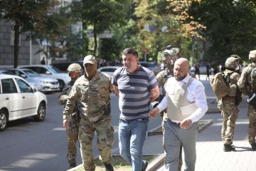 Мужчине, угрожавшему взорвать Кабмин гранатой, сообщили о подозрении