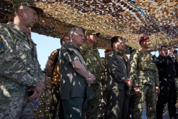 Zelensky watches military exercises in Mykolaiv region