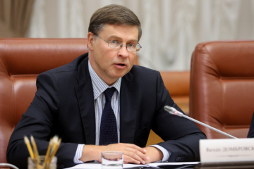 Valdis Dombrovskis : Le projet de gazoduc Nord Stream 2 est suspendu