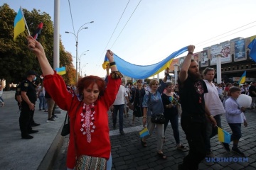 У Харкові провели рекордний парад вишиванок: майже дві тисячі учасників