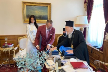 Варфоломію подарували вишиванку та футболку української збірної на Євро-2020