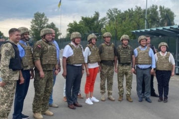 Latvian officials visit Shchastia checkpoint in Luhansk region