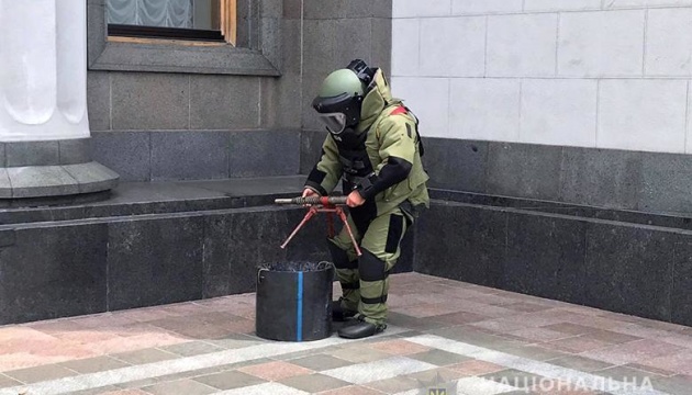 Поліція провела навчання у Києві - шукала підозрілі предмети біля адмінбудівель
