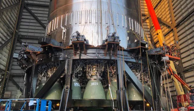 SpaceX установила 29 двигателей на гигантскую ракету Super Heavy
