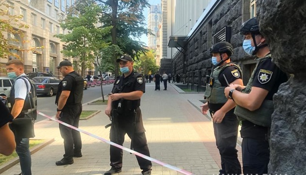 Неизвестный угрожает взорвать здание Кабмина Неизвестный угрожает взорвать здание Кабмина