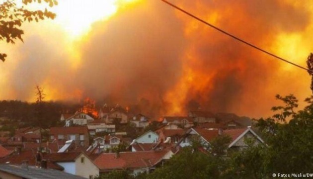 Масштабні пожежі в Греції та Північній Македонії: МЗС дало рекомендації українцям