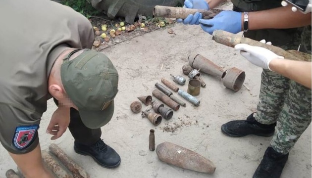 «Чорні копачі» на Житомирщині торгували тротилом зі старих снарядів
