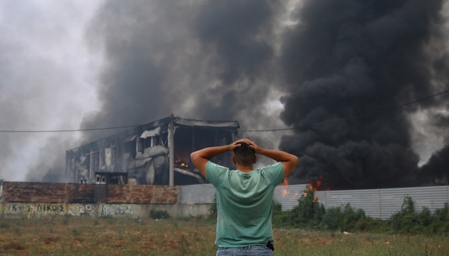 Пожежа в передмісті Афін вийшла з-під контролю, евакуювали тисячі жителів