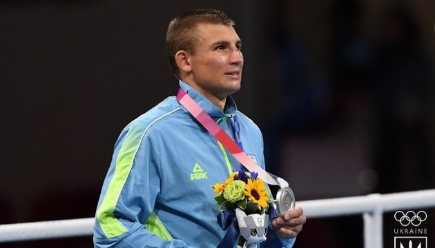 Boxeador Khyzhnyak se queda con la plata de los Juegos Olímpicos 2020