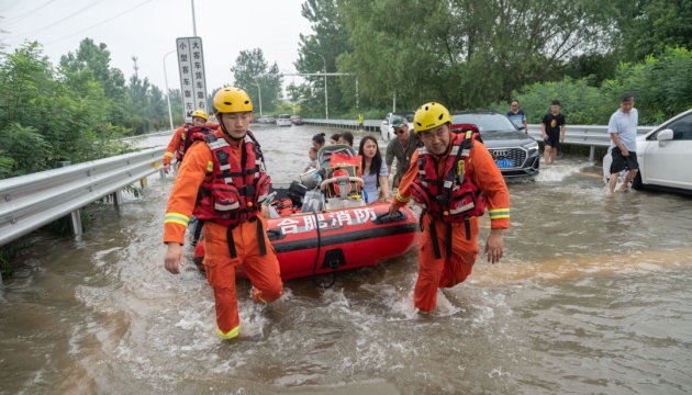 Через повені у Китаї евакуювали понад 80 тисяч людей
