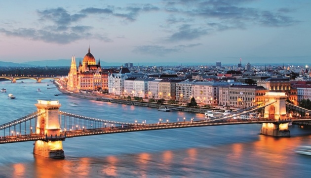 Hungary lifts travel restrictions for Ukrainians