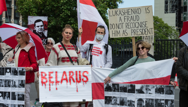До річниці початку масових протестів у Білорусі в світі пройшли акції солідарності