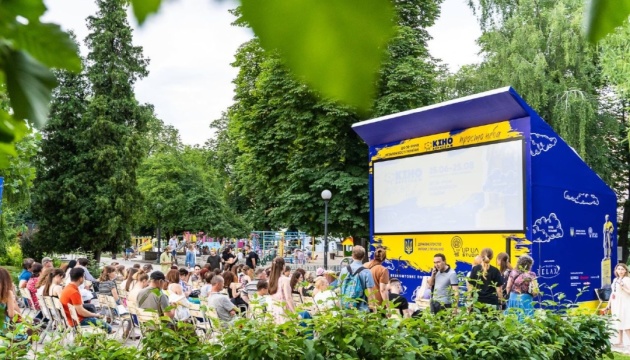 У парку Шевченка продовжують «крутити» українське кіно