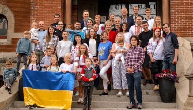 У Канаді команда посольства зустрілася з українською громадою двох провінцій