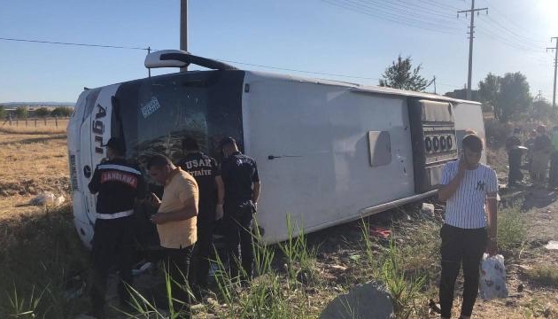 У Туреччині ще один автобус потрапив у ДТП, понад 30 постраждалих