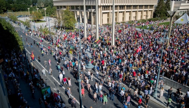 Біля парламенту Литви протестують через коронавірусні обмеження