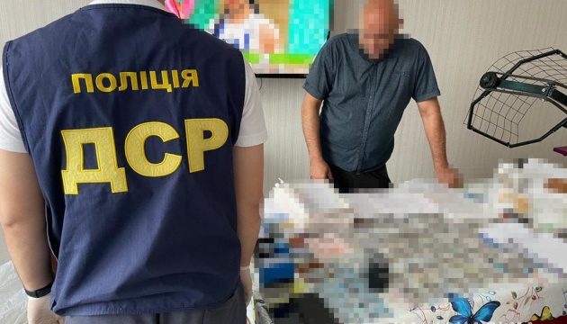 Вимагали кошти з наркозалежних: у Харкові затримали членів громадської організації
