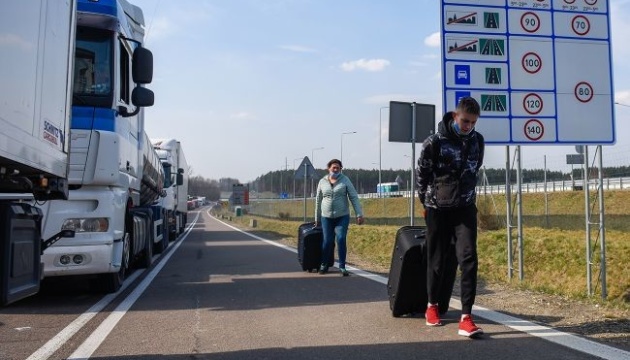 На кордоні Латвії з Білоруссю вночі затримали 65 нелегалів, за минулу добу - 200