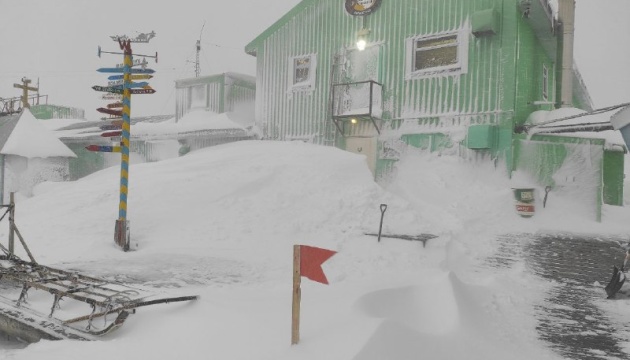 На станції «Академік Вернадський» мороз, сніг і завірюхи