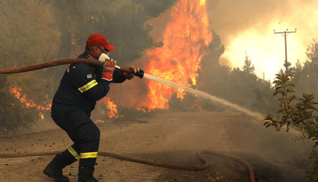 На Пелопоннесі через пожежі евакуювали ще 12 населених пунктів 
