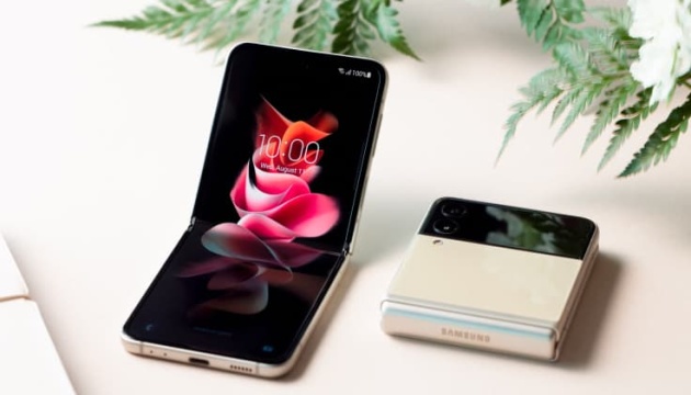 «Жабка» и трансформер: Samsung представил два гибких смартфона Galaxy Z